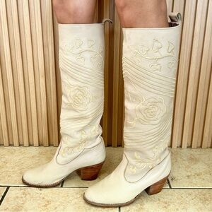 Vintage Shoe Biz Embroidered Western Knee High Heeled Boots